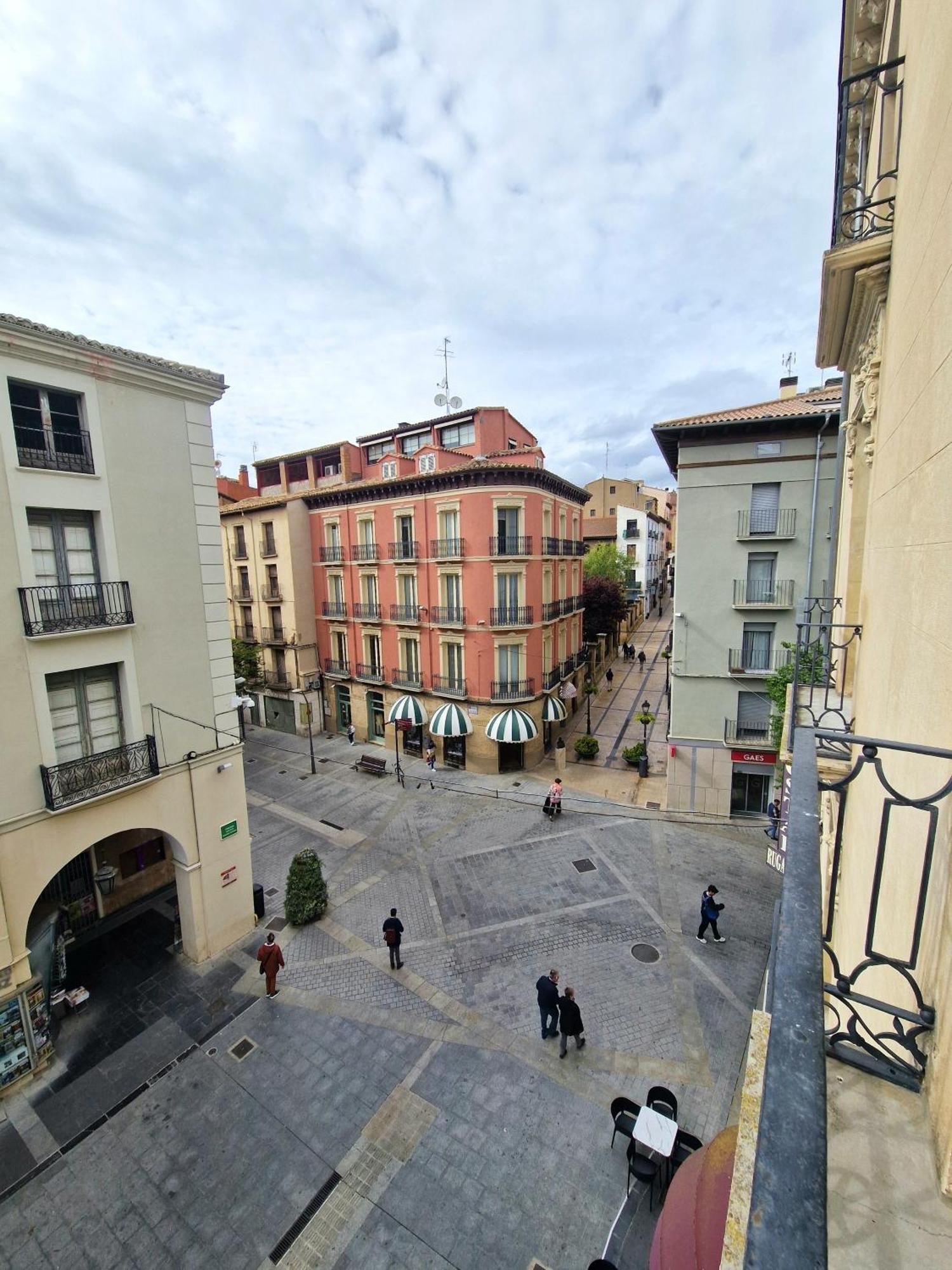 Hostal Rugaca Huesca Exterior photo