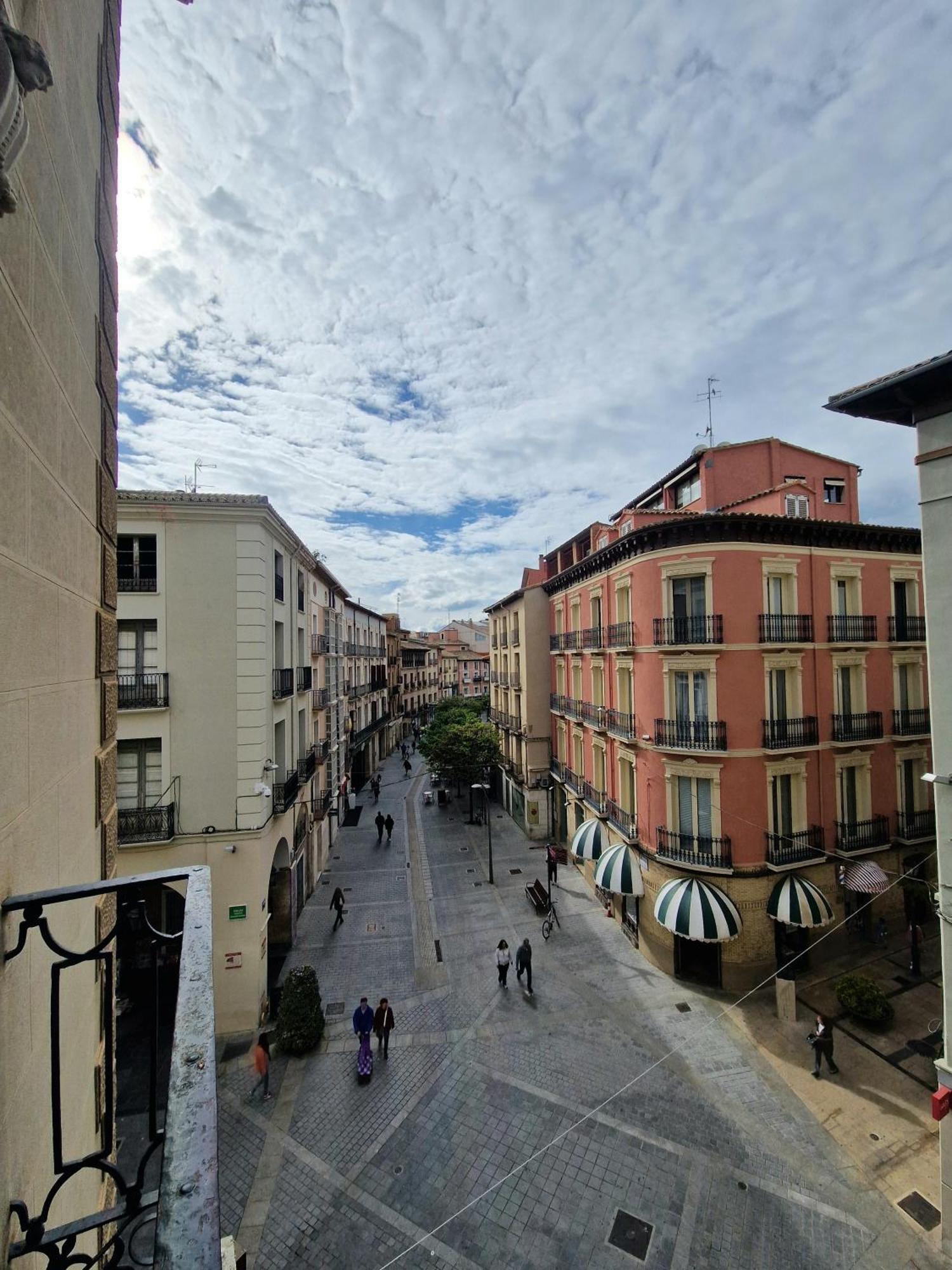 Hostal Rugaca Huesca Exterior photo