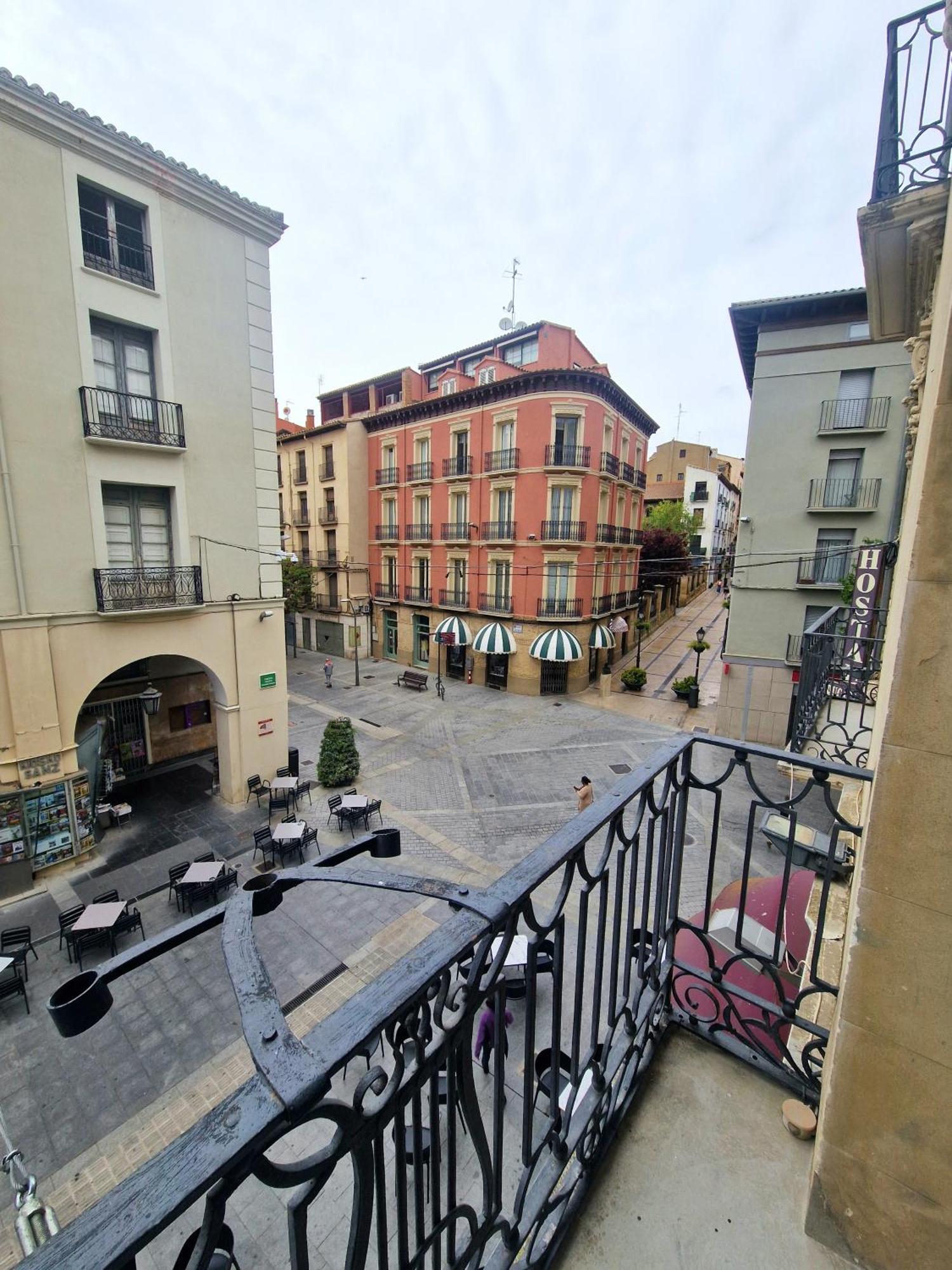 Hostal Rugaca Huesca Exterior photo