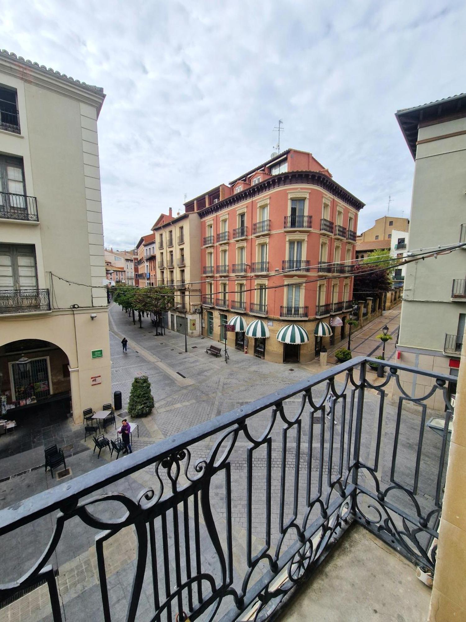 Hostal Rugaca Huesca Exterior photo